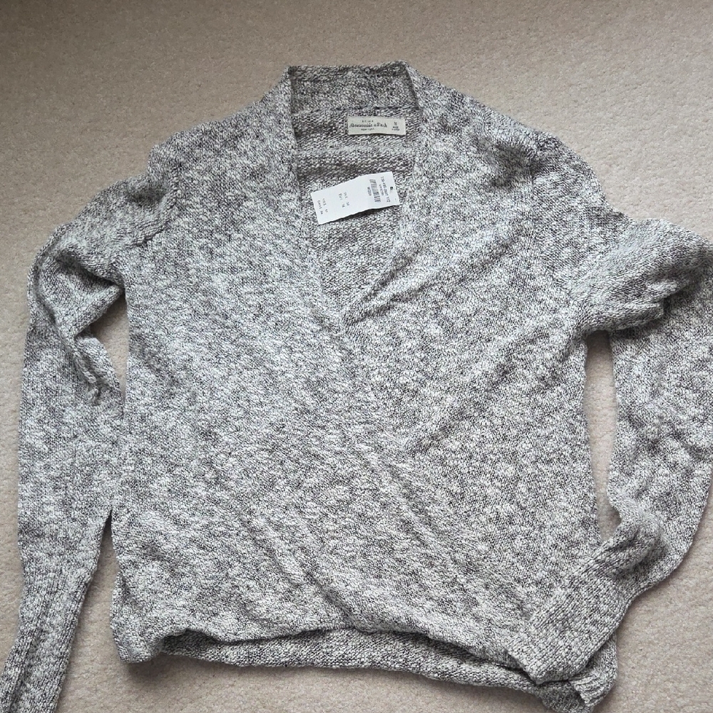 Abercrombie & Fitch Heathered Gray Sweater
